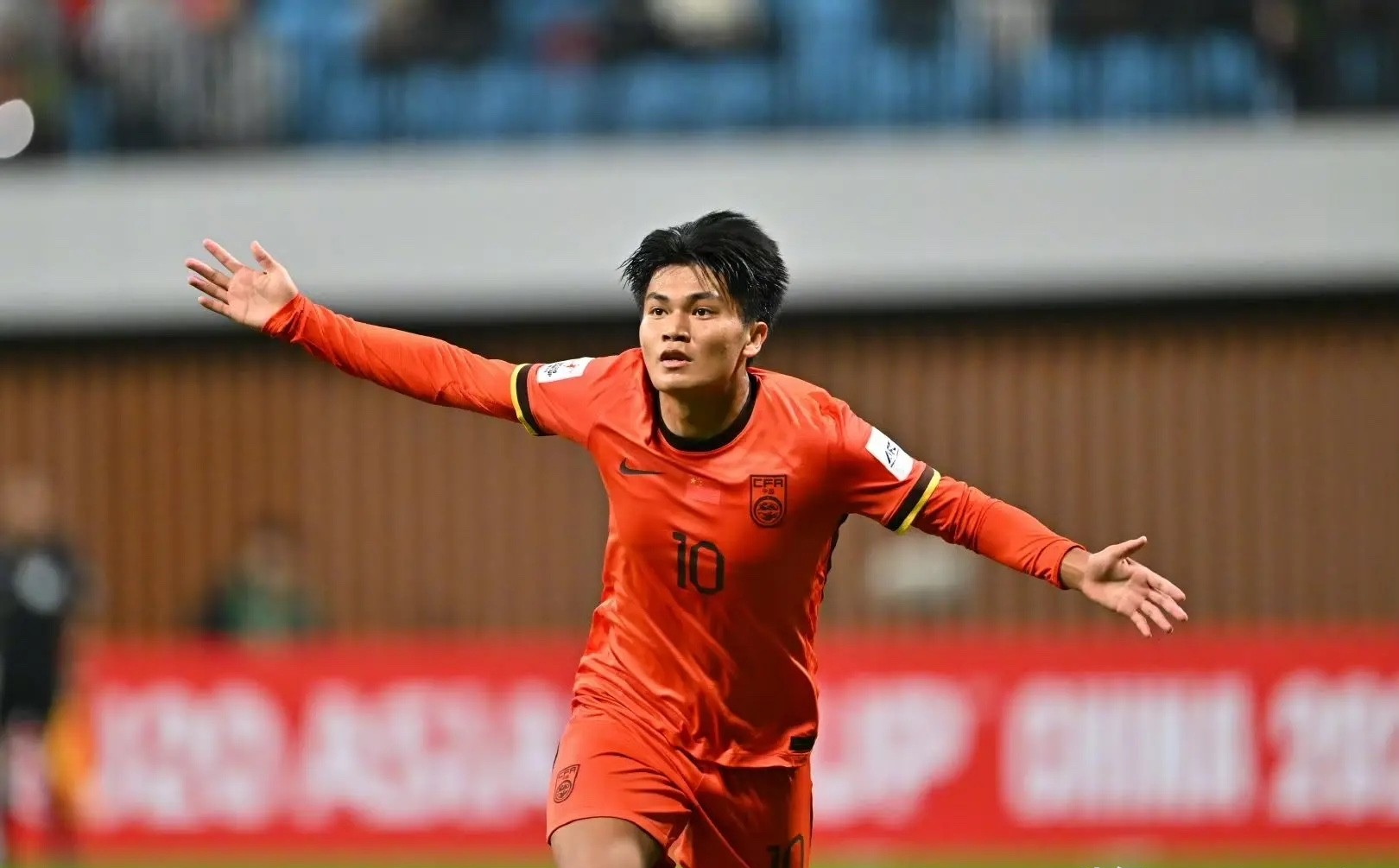 上海申花迎法国杯关键赛；关键时刻扳平良机；气氛紧张；身体对抗强度拉满(小小航海士重启)-友博登录入口